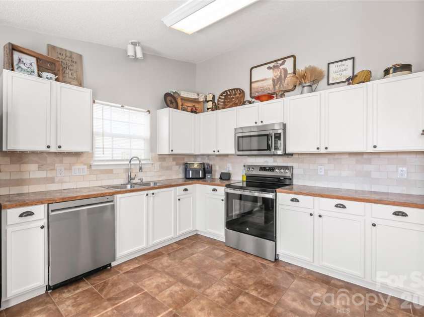 3085 Counselors Drive, Monroe, NC 28110.  MLS# CAR4349850, YatesRealty ID 2423. Beautiful Updated Kitchen with Tile Backsplash