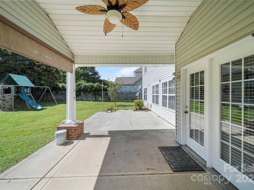 14801 Provence Lane, Charlotte, NC 28277.  MLS# CAR4273955, YatesRealty ID 24231. 