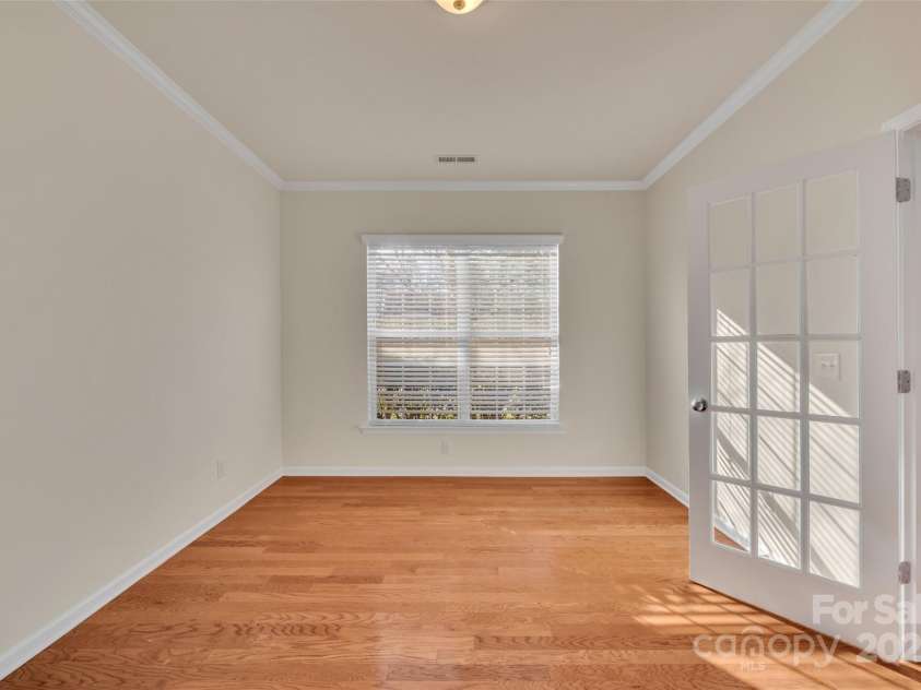 12724 Hunting Birds Lane, Charlotte, NC 28278.  MLS# CAR4232351, YatesRealty ID 24232. 