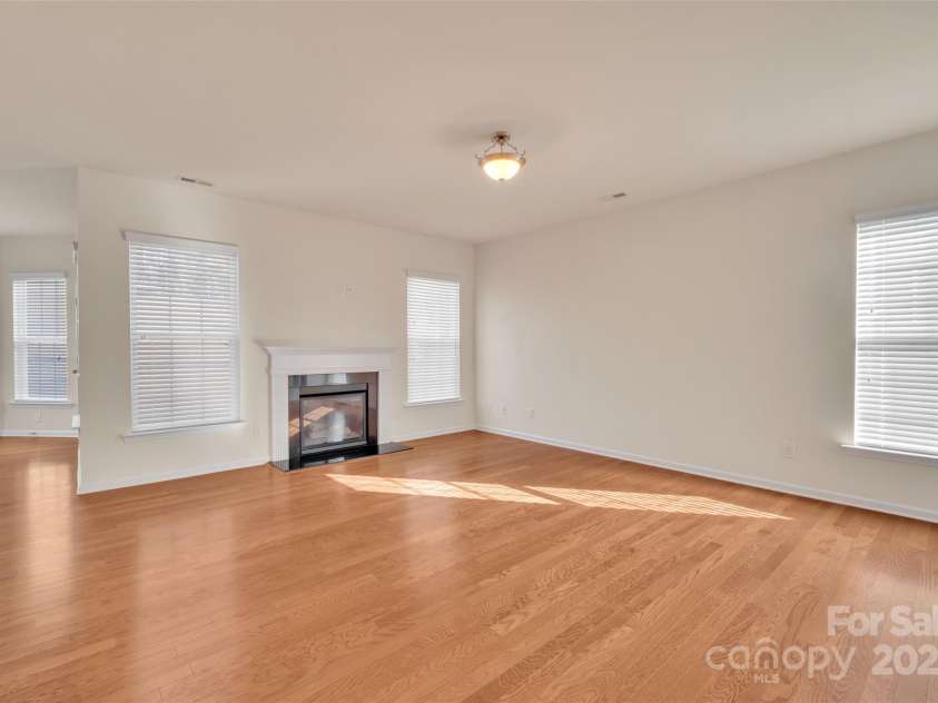 12724 Hunting Birds Lane, Charlotte, NC 28278.  MLS# CAR4232351, YatesRealty ID 24232. 