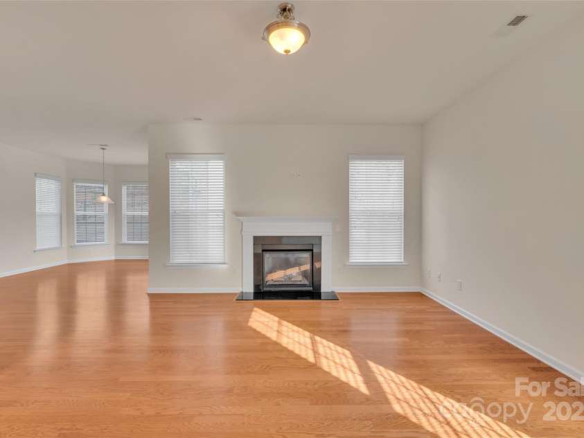 12724 Hunting Birds Lane, Charlotte, NC 28278.  MLS# CAR4232351, YatesRealty ID 24232. 