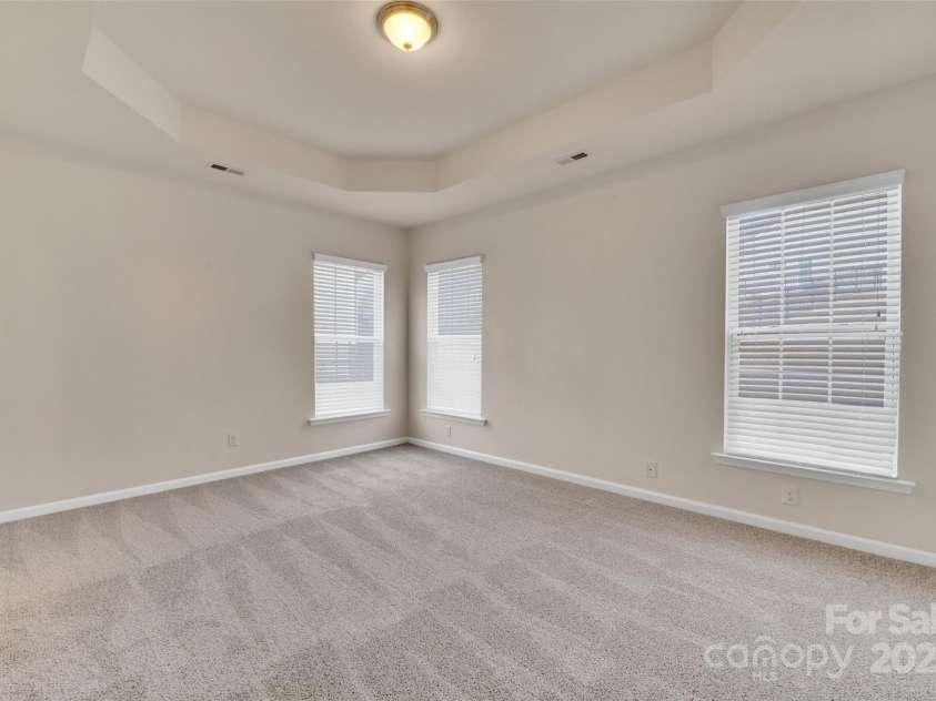 12724 Hunting Birds Lane, Charlotte, NC 28278.  MLS# CAR4232351, YatesRealty ID 24232. 