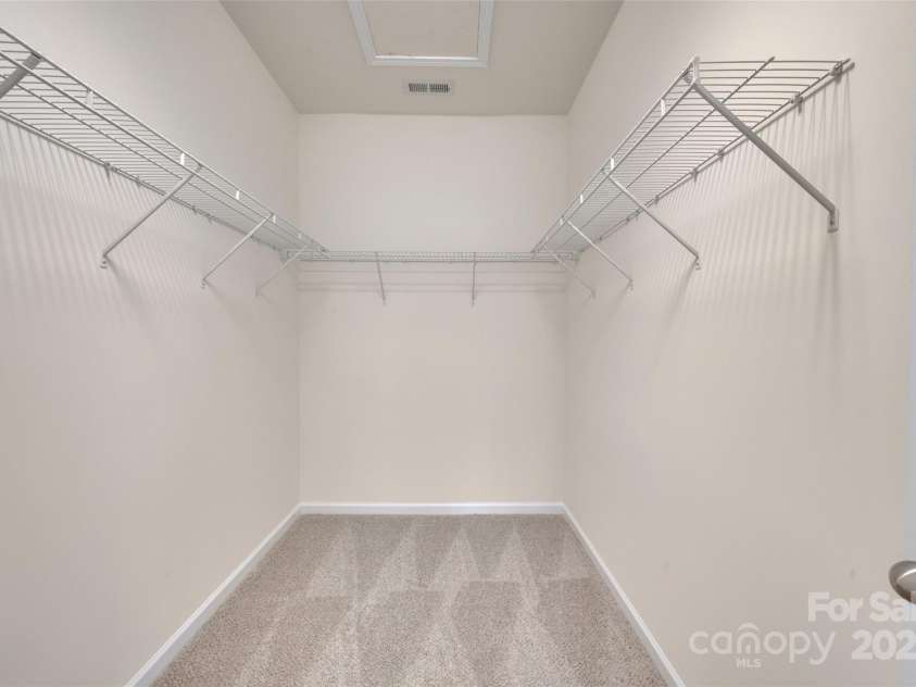 12724 Hunting Birds Lane, Charlotte, NC 28278.  MLS# CAR4232351, YatesRealty ID 24232. 