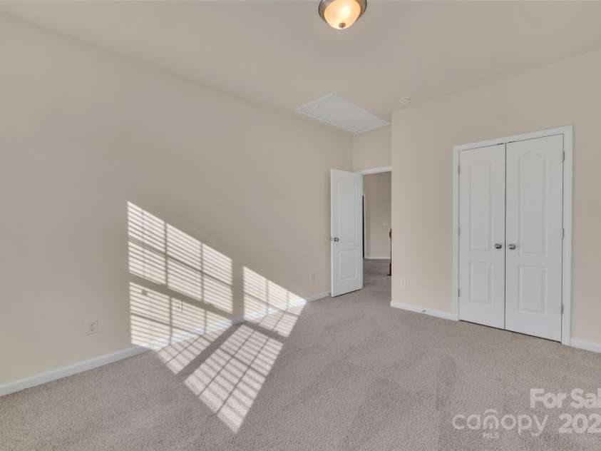 12724 Hunting Birds Lane, Charlotte, NC 28278.  MLS# CAR4232351, YatesRealty ID 24232. 