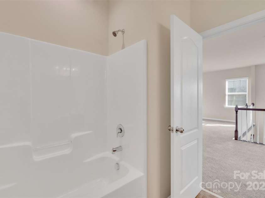 12724 Hunting Birds Lane, Charlotte, NC 28278.  MLS# CAR4232351, YatesRealty ID 24232. 