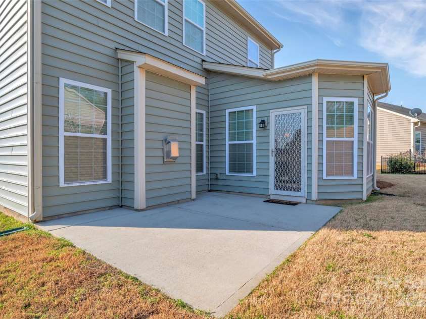 12724 Hunting Birds Lane, Charlotte, NC 28278.  MLS# CAR4232351, YatesRealty ID 24232. 