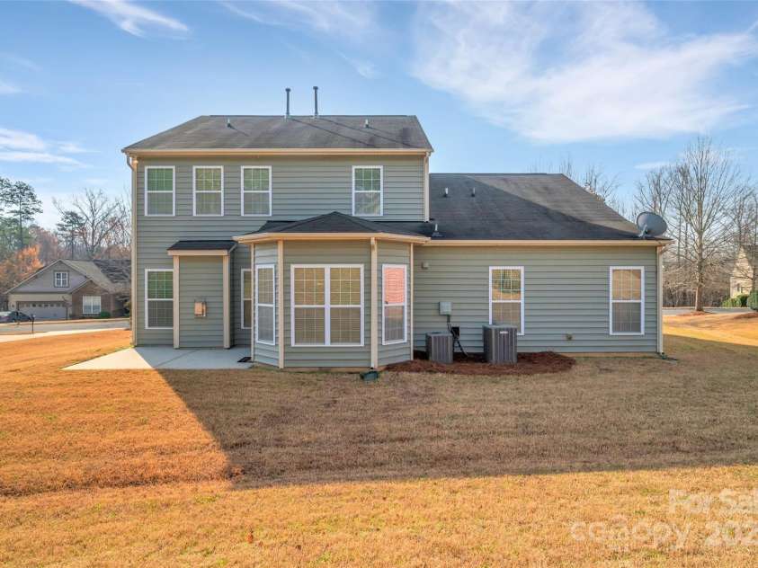 12724 Hunting Birds Lane, Charlotte, NC 28278.  MLS# CAR4232351, YatesRealty ID 24232. 