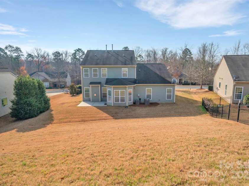 12724 Hunting Birds Lane, Charlotte, NC 28278.  MLS# CAR4232351, YatesRealty ID 24232. 