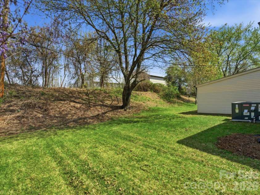 4946 Morgan Street, Charlotte, NC 28208.  MLS# CAR4361415, YatesRealty ID 24232. 