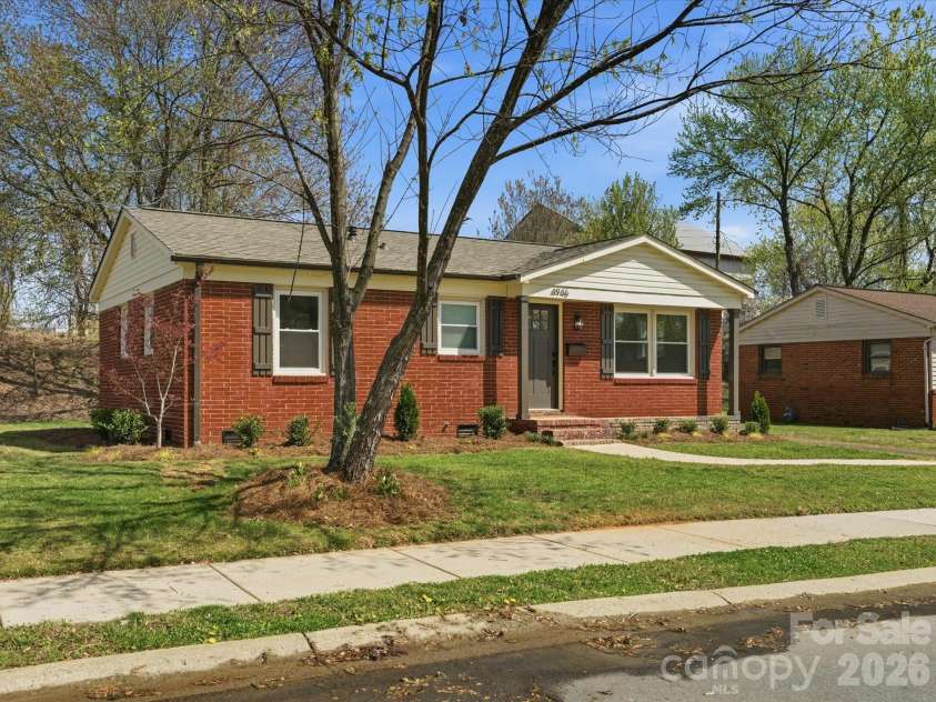 4946 Morgan Street, Charlotte, NC 28208.  MLS# CAR4361415, YatesRealty ID 24232. 