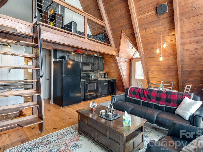 422 Glenaire Drive, Mars Hill, NC 28754.  MLS# CAR4353964, YatesRealty ID 24233. 