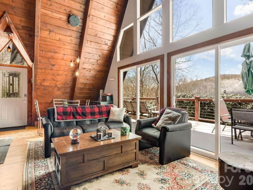 422 Glenaire Drive, Mars Hill, NC 28754.  MLS# CAR4353964, YatesRealty ID 24233. 