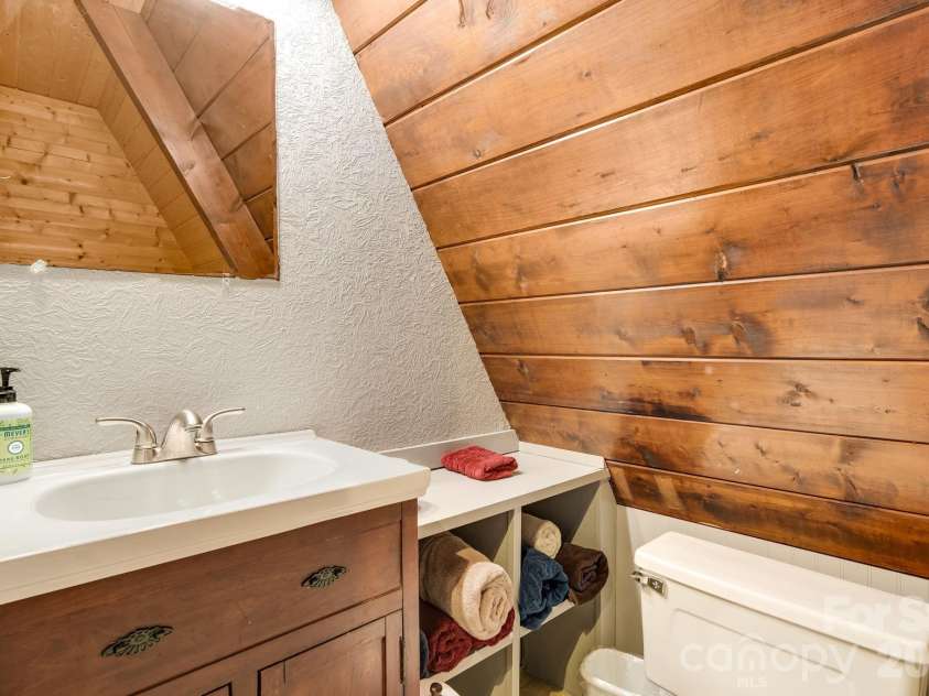 422 Glenaire Drive, Mars Hill, NC 28754.  MLS# CAR4353964, YatesRealty ID 24233. 