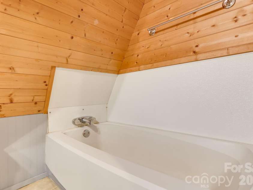 422 Glenaire Drive, Mars Hill, NC 28754.  MLS# CAR4353964, YatesRealty ID 24233. 
