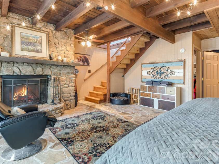 422 Glenaire Drive, Mars Hill, NC 28754.  MLS# CAR4353964, YatesRealty ID 24233. 