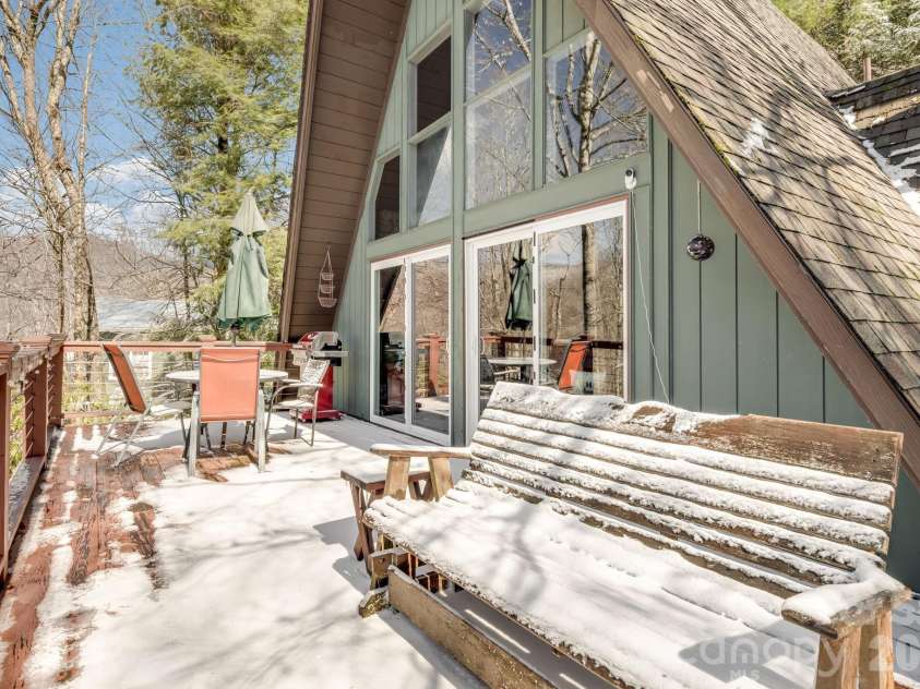 422 Glenaire Drive, Mars Hill, NC 28754.  MLS# CAR4353964, YatesRealty ID 24233. 