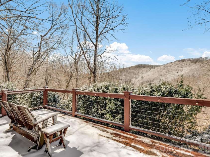 422 Glenaire Drive, Mars Hill, NC 28754.  MLS# CAR4353964, YatesRealty ID 24233. 