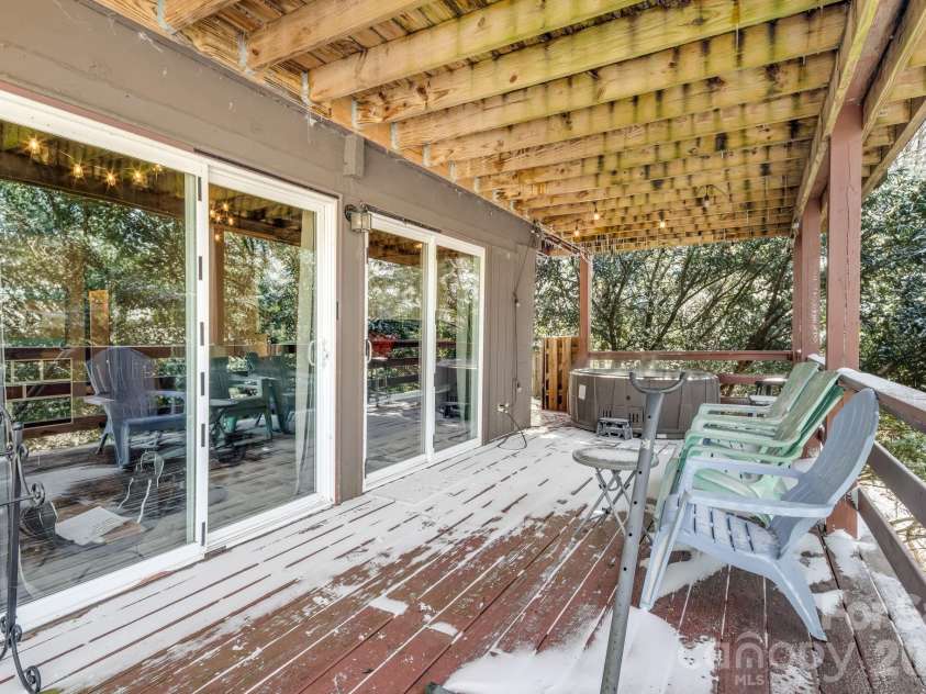 422 Glenaire Drive, Mars Hill, NC 28754.  MLS# CAR4353964, YatesRealty ID 24233. 