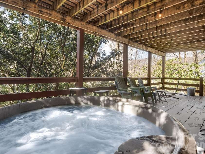 422 Glenaire Drive, Mars Hill, NC 28754.  MLS# CAR4353964, YatesRealty ID 24233. 