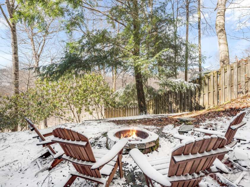 422 Glenaire Drive, Mars Hill, NC 28754.  MLS# CAR4353964, YatesRealty ID 24233. 