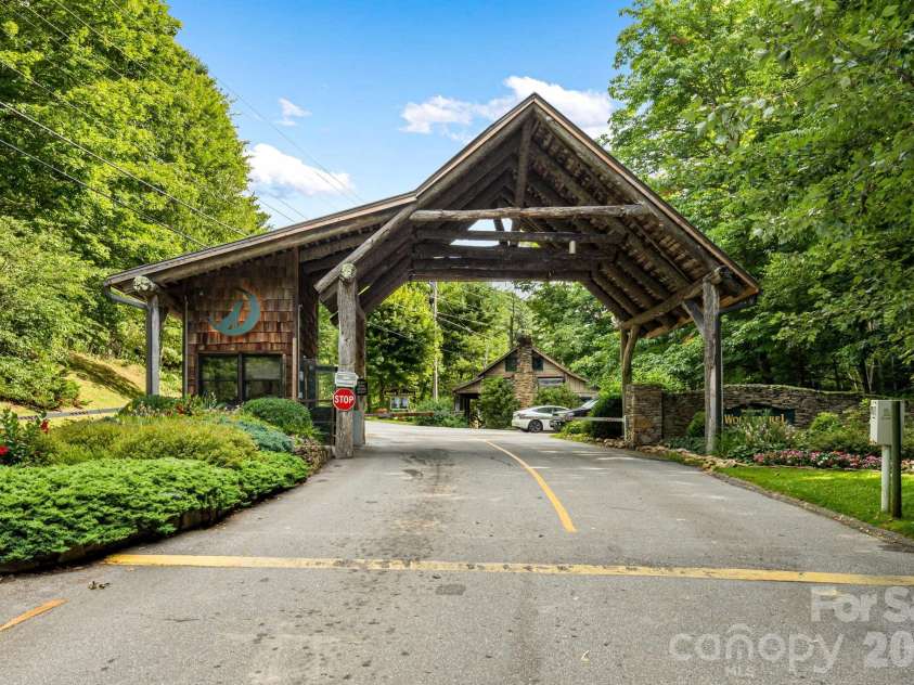 422 Glenaire Drive, Mars Hill, NC 28754.  MLS# CAR4353964, YatesRealty ID 24233. 