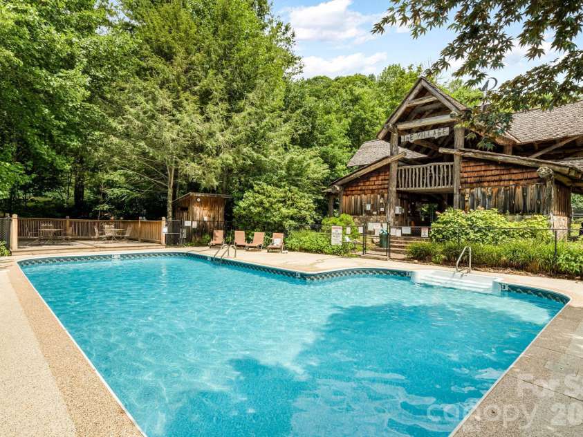 422 Glenaire Drive, Mars Hill, NC 28754.  MLS# CAR4353964, YatesRealty ID 24233. Outdoor Pool
