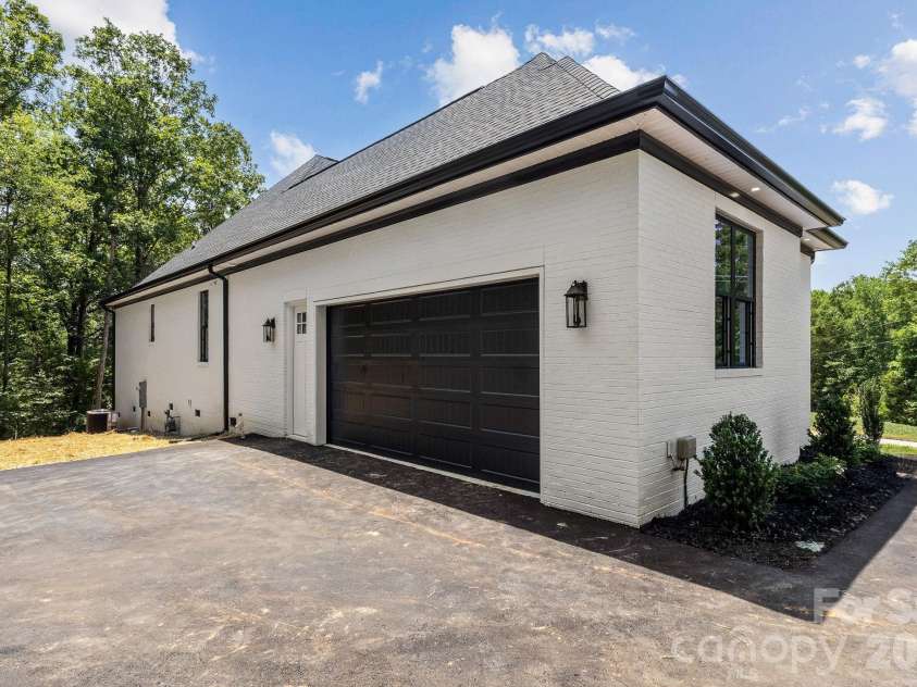 436 Riddle Mill Road, Clover, SC 29710.  MLS# CAR4361598, YatesRealty ID 24234. 