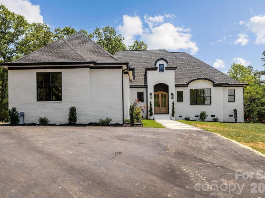 436 Riddle Mill Road, Clover, SC 29710.  MLS# CAR4361598, YatesRealty ID 24234. 