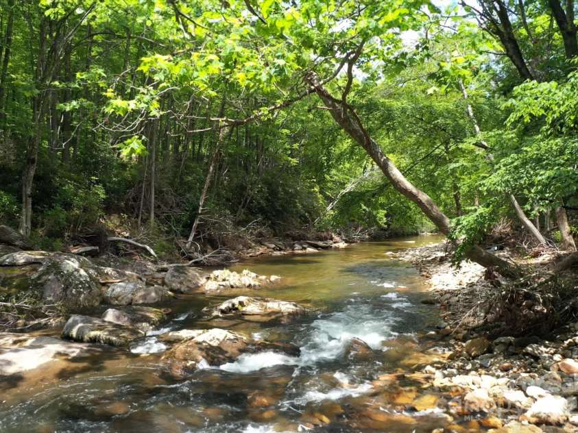 151 Sanctuary Drive, Burnsville, NC 28714.  MLS# CAR4276190, YatesRealty ID 24235. Perfect Second Home Escape or Quiet Primary Home