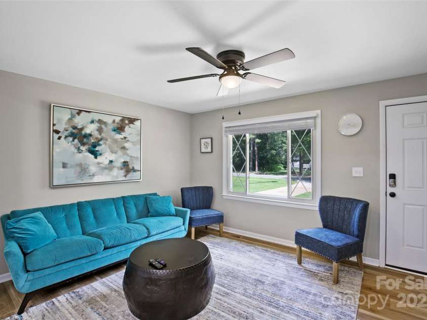 412 Capps Hill Mine Road, Charlotte, NC 28216.  MLS# CAR4276837, YatesRealty ID 24238. 