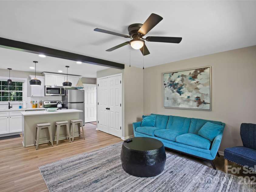 412 Capps Hill Mine Road, Charlotte, NC 28216.  MLS# CAR4276837, YatesRealty ID 24238. 