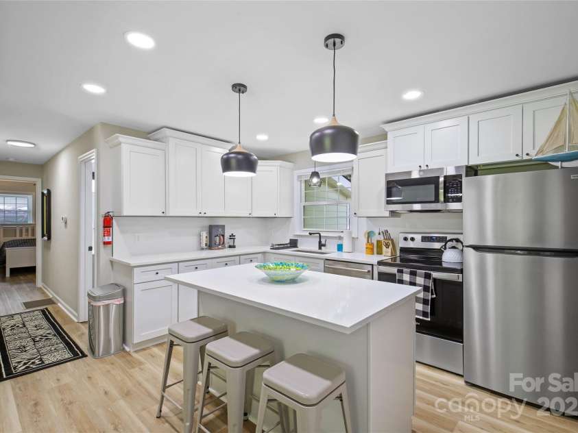 412 Capps Hill Mine Road, Charlotte, NC 28216.  MLS# CAR4276837, YatesRealty ID 24238. 