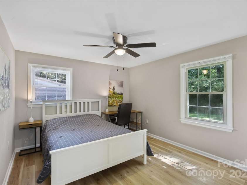 412 Capps Hill Mine Road, Charlotte, NC 28216.  MLS# CAR4276837, YatesRealty ID 24238. 