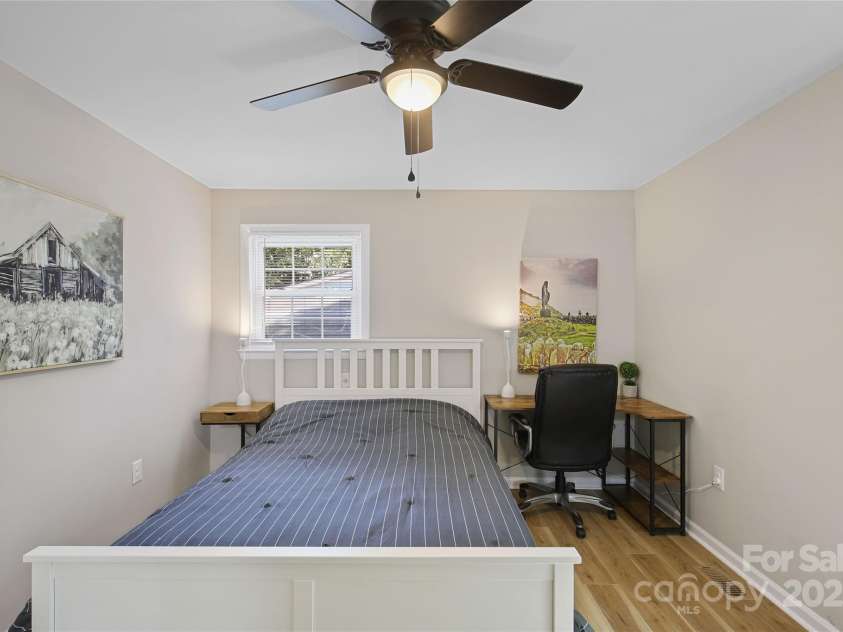 412 Capps Hill Mine Road, Charlotte, NC 28216.  MLS# CAR4276837, YatesRealty ID 24238. 