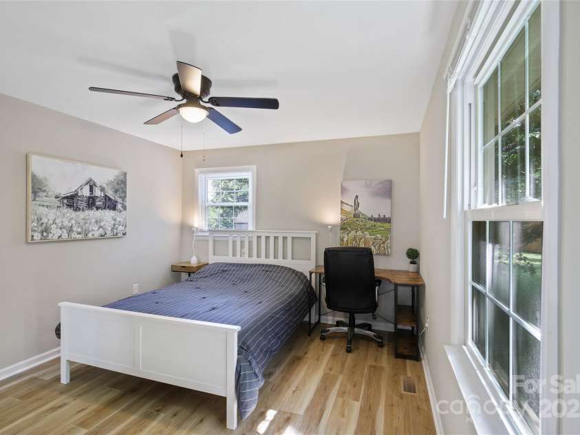 412 Capps Hill Mine Road, Charlotte, NC 28216.  MLS# CAR4276837, YatesRealty ID 24238. 