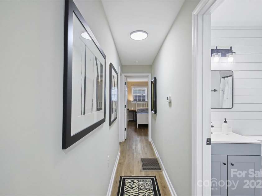 412 Capps Hill Mine Road, Charlotte, NC 28216.  MLS# CAR4276837, YatesRealty ID 24238. 