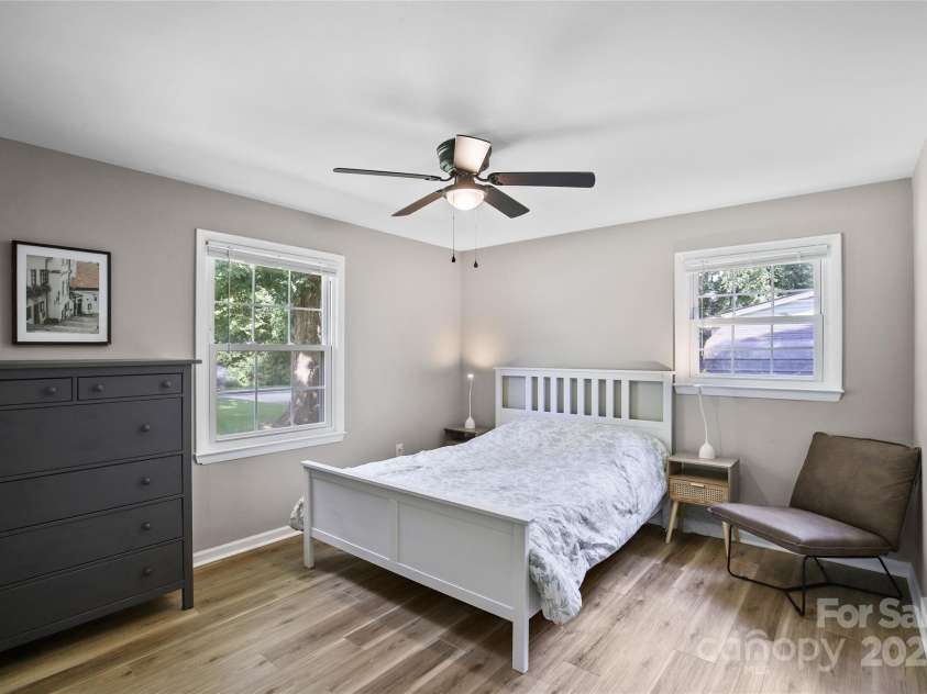 412 Capps Hill Mine Road, Charlotte, NC 28216.  MLS# CAR4276837, YatesRealty ID 24238. 