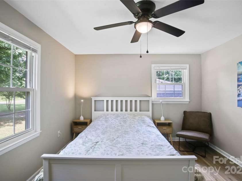 412 Capps Hill Mine Road, Charlotte, NC 28216.  MLS# CAR4276837, YatesRealty ID 24238. 