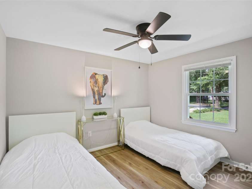 412 Capps Hill Mine Road, Charlotte, NC 28216.  MLS# CAR4276837, YatesRealty ID 24238. 