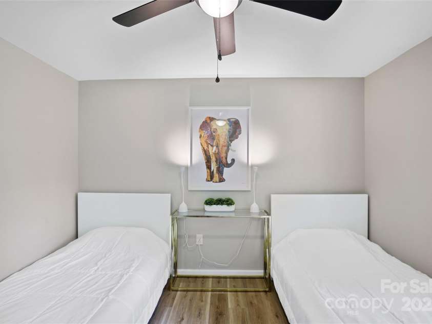 412 Capps Hill Mine Road, Charlotte, NC 28216.  MLS# CAR4276837, YatesRealty ID 24238. 