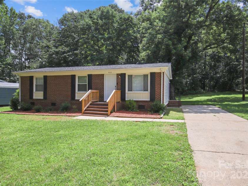 412 Capps Hill Mine Road, Charlotte, NC 28216.  MLS# CAR4276837, YatesRealty ID 24238. 