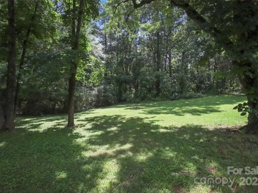 412 Capps Hill Mine Road, Charlotte, NC 28216.  MLS# CAR4276837, YatesRealty ID 24238. 