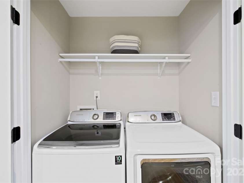 412 Capps Hill Mine Road, Charlotte, NC 28216.  MLS# CAR4276837, YatesRealty ID 24238. 