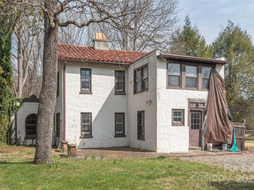 202 Alexander Avenue, Swannanoa, NC 28778.  MLS# CAR4234591, YatesRealty ID 2424. 