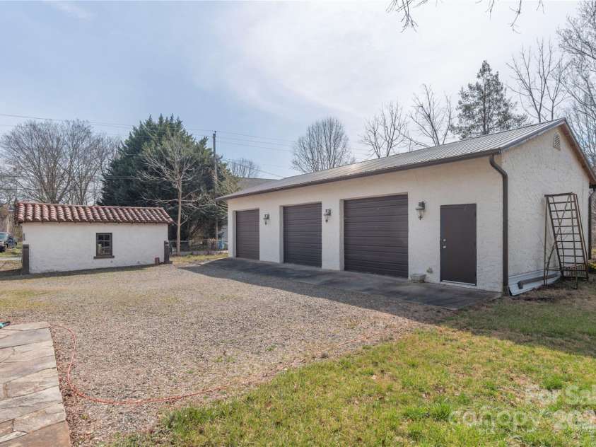 202 Alexander Avenue, Swannanoa, NC 28778.  MLS# CAR4234591, YatesRealty ID 2424. 