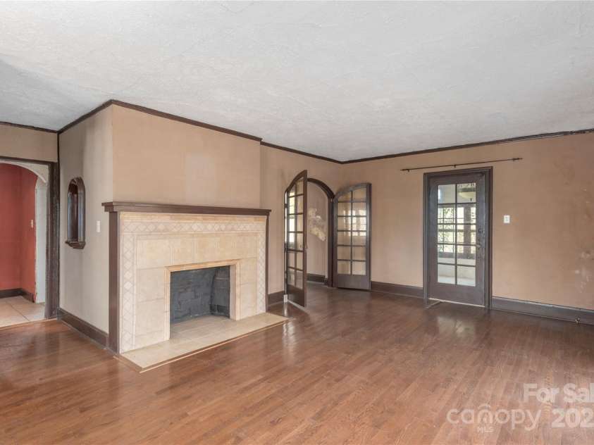 202 Alexander Avenue, Swannanoa, NC 28778.  MLS# CAR4234591, YatesRealty ID 2424. 