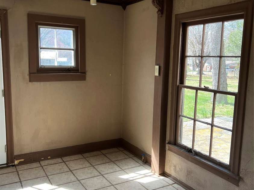 202 Alexander Avenue, Swannanoa, NC 28778.  MLS# CAR4234591, YatesRealty ID 2424. Breakfast nook in eat in kitchen