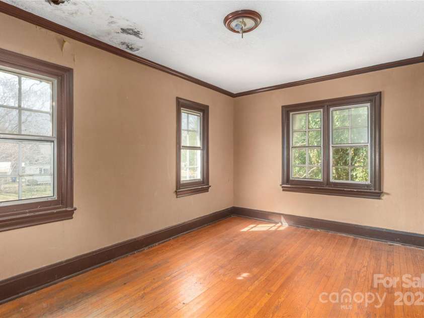 202 Alexander Avenue, Swannanoa, NC 28778.  MLS# CAR4234591, YatesRealty ID 2424. Upstairs second bedroom