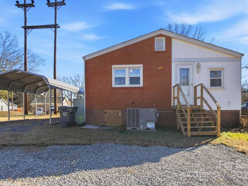 412 Ridge Street, Stanley, NC 28164.  MLS# CAR4330034, YatesRealty ID 2424. 