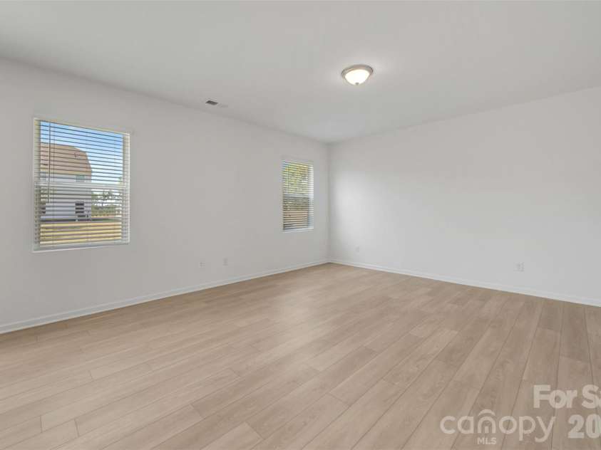 645 Willoughby Park Drive, Monroe, NC 28112.  MLS# CAR4376577, YatesRealty ID 24240. Family room